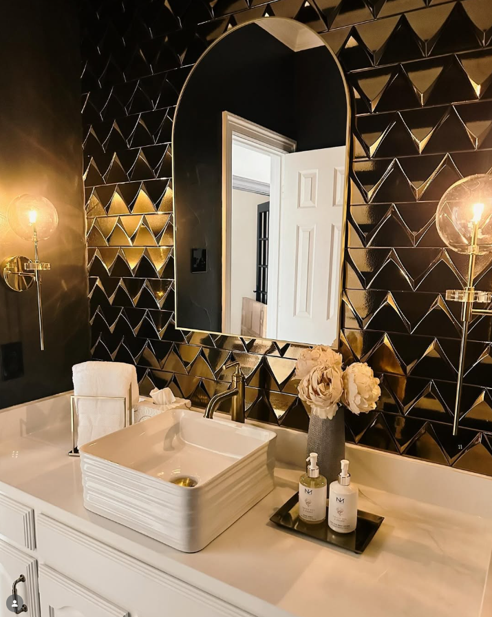 Black & Gold Bath
